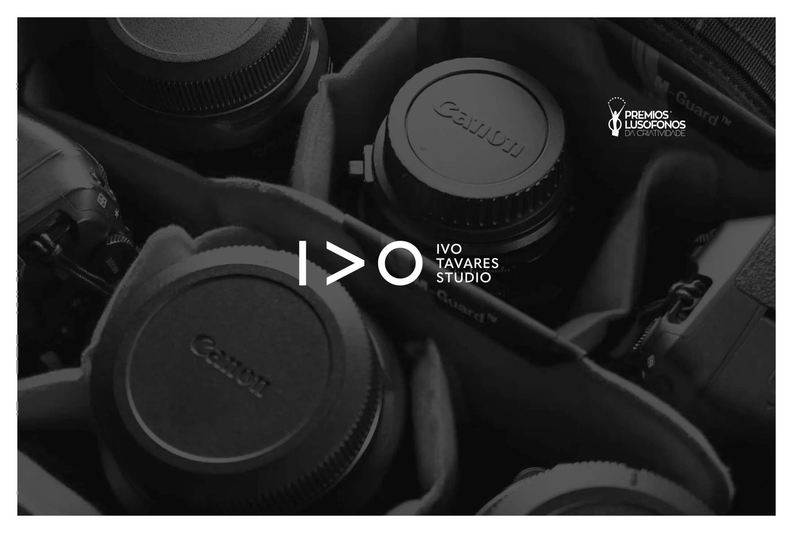 Capa do projeto Ivo Tavares Studio, com lentes fotográficas Canon em fundo escuro, solução de identidade visual por Tekna Creative.
